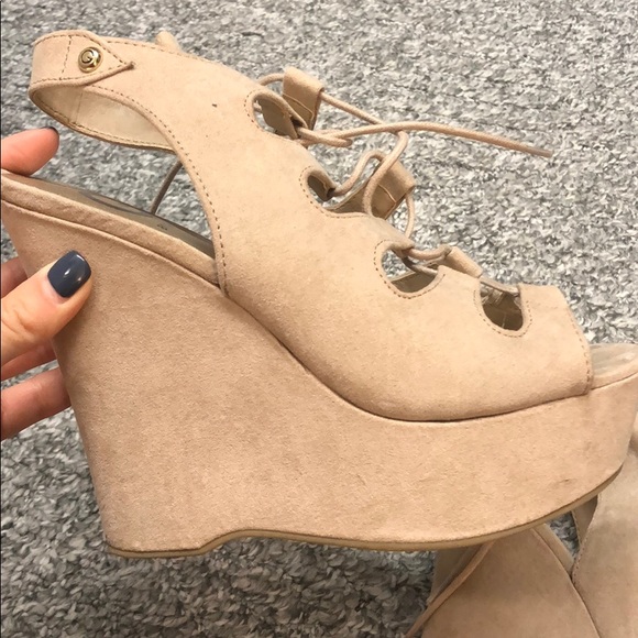 “G by Guess” lace-up platform wedges - Picture 6 of 6